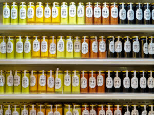 Luce sullo scaffale del supermercato