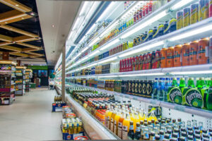 Iluminación para escaparate Muti Deck refrigerado (abierto) en el supermercado.