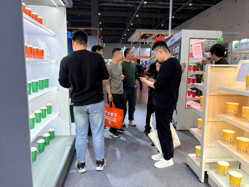 Customer Visit Laidishines Booth